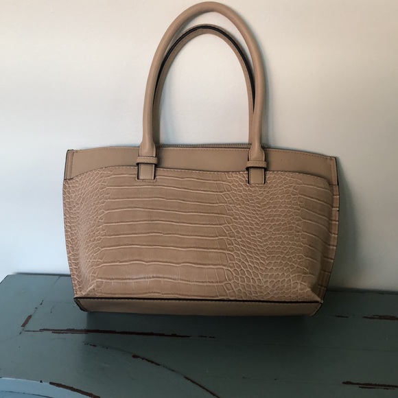 Faux Snakeskin Enzo Angiolini beige bag.  Stylish bag for dress-outfit. - Picture 2 of 7